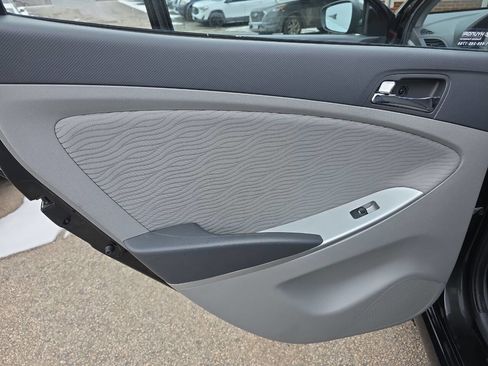 Used 2013 Hyundai Accent GLS w/ Premium Pkg image 11