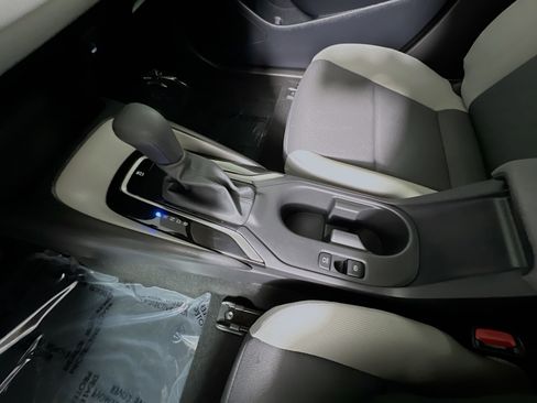 Used 2025 Toyota Corolla LE FWD image 24