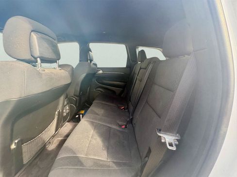 Used 2018 Jeep Grand Cherokee Laredo RWD image 10