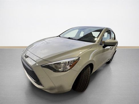 Used 2019 Toyota Yaris LE image 8