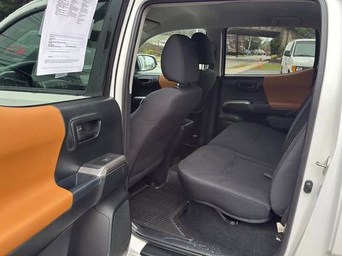 Used 2017 Toyota Tacoma SR5 image 28
