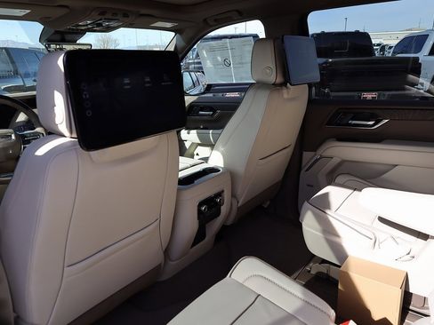 New 2026 GMC Yukon XL Denali w/ Advanced Technology Package image 18