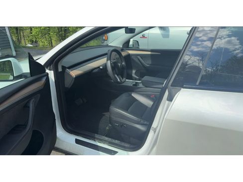 Used 2023 Tesla Model Y Long Range AWD/4WD image 5