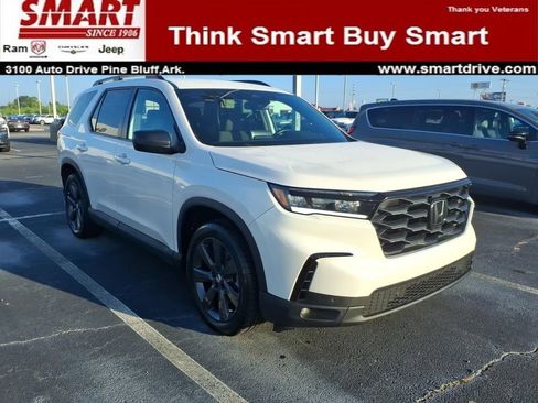 Used 2025 Honda Pilot Sport image 1