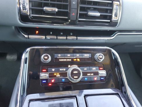 Used 2020 Lincoln Navigator Reserve w/ Luxury Package image 24