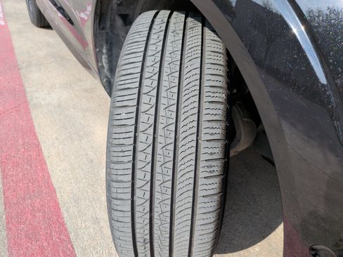 Used 2025 Volvo XC60 B5 Plus image 12