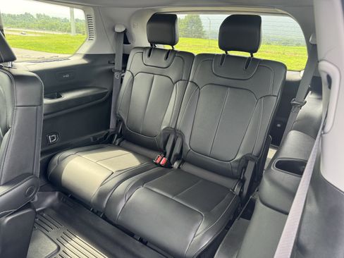 Used 2022 Jeep Grand Cherokee L Limited AWD/4WD image 14