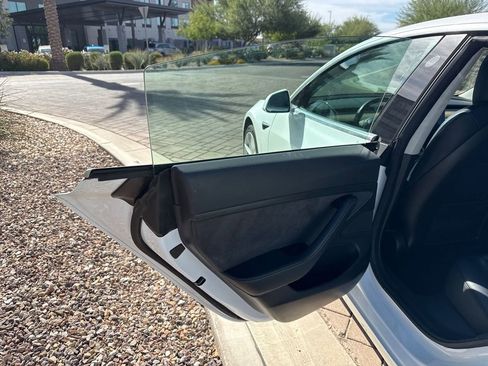 Used 2020 Tesla Model 3 Standard Range Plus image 9