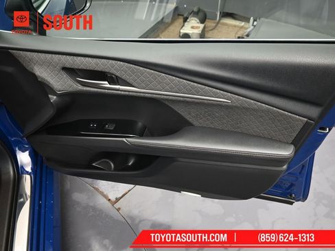 Used 2025 Toyota Camry XLE image 32