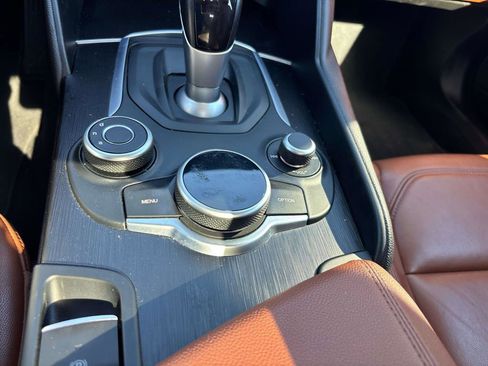 Used 2017 Alfa Romeo Giulia AWD image 21
