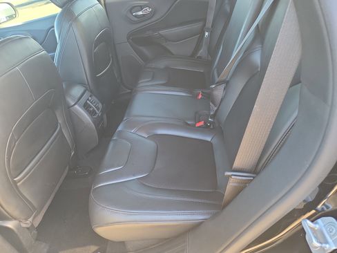 Used 2020 Jeep Cherokee Latitude Plus image 7