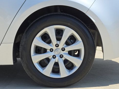 Used 2025 Toyota Corolla LE FWD image 22