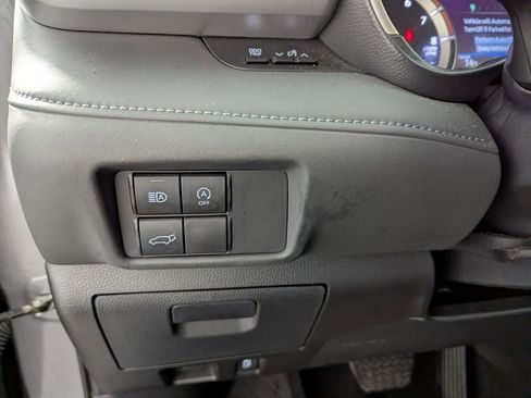 Used 2024 Toyota Highlander XLE image 30