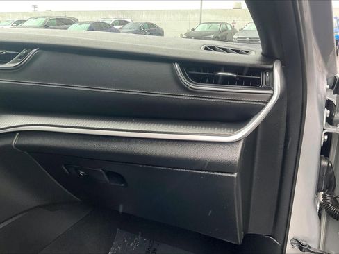 Used 2024 Jeep Grand Cherokee L Laredo image 12