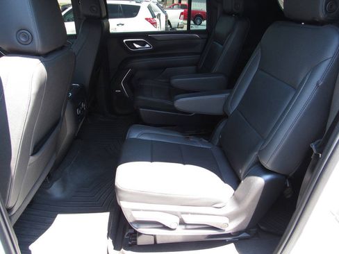 Used 2022 Chevrolet Suburban Z71 w/ Luxury Package AWD/4WD image 20