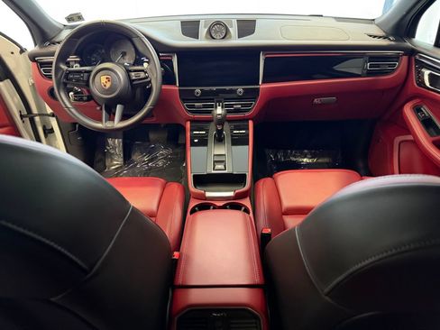 Certified 2024 Porsche Macan S AWD/4WD image 17