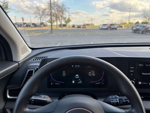 Used 2025 Kia Sportage LX image 32