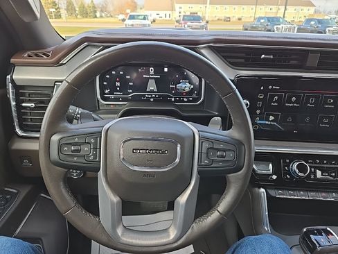 Used 2022 GMC Sierra 1500 Denali AWD/4WD image 18