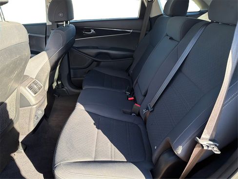 Used 2017 Kia Sorento LX image 11