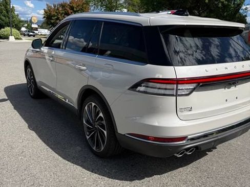 Used 2025 Lincoln Aviator Reserve w/ Equipment Group 201A AWD/4WD image 3
