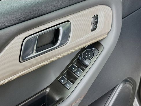 Used 2025 Ford Explorer Active image 20