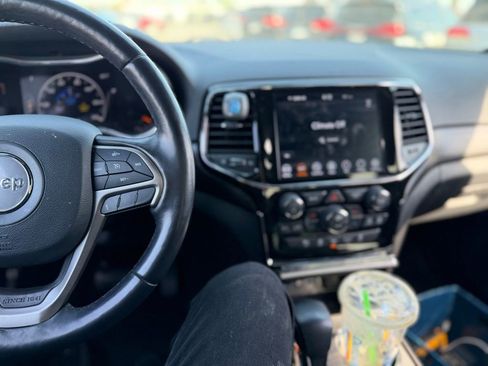 Used 2021 Jeep Grand Cherokee Laredo X image 7