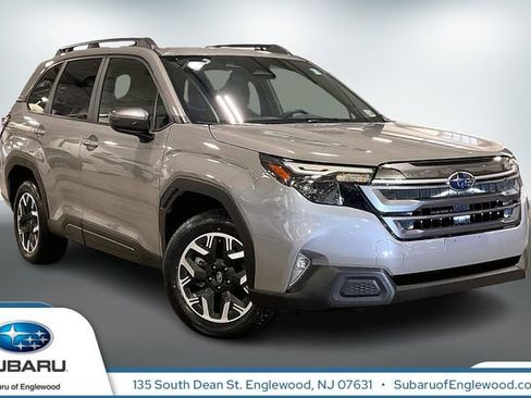 Used 2025 Subaru Forester Premium image 1