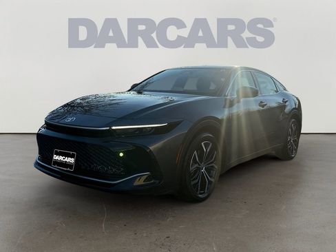 Used 2023 Toyota Crown XLE image 3