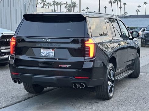 Used 2025 Chevrolet Suburban RST image 4