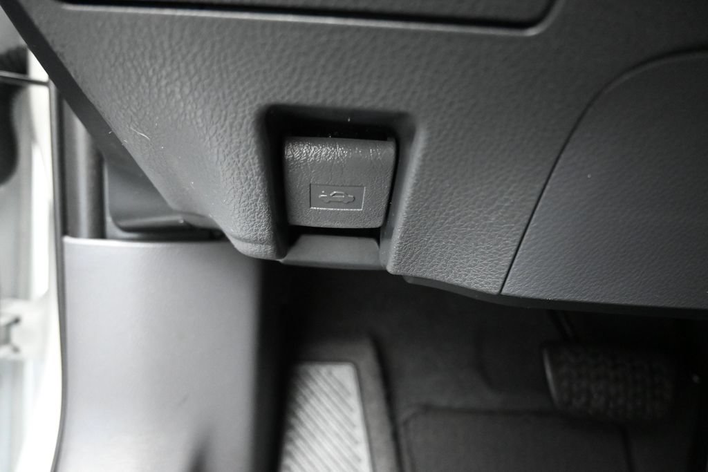 Used 2021 Toyota Camry LE FWD image 27