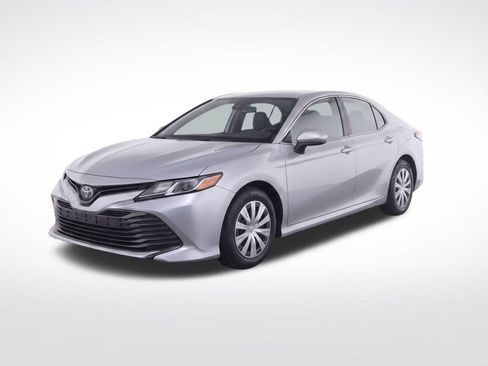 Used 2019 Toyota Camry FWD image 2