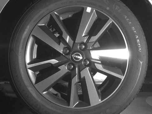 Used 2025 Nissan Versa SV image 14