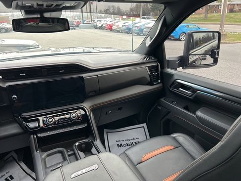 Used 2025 GMC Sierra 2500 AT4 image 14