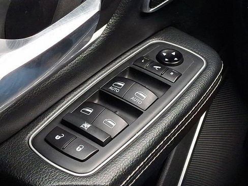 Used 2021 RAM 1500 Laramie AWD/4WD image 31