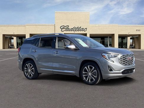 Used 2020 GMC Terrain Denali w/ Denali Premium Package image 3