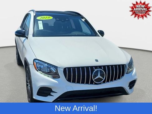 Used 2019 Mercedes-Benz GLC 300 4MATIC image 2