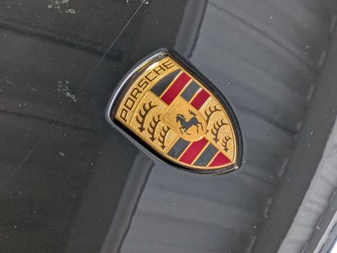 Certified 2024 Porsche Macan image 13