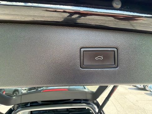 Used 2022 Volkswagen Tiguan SE AWD/4WD image 10