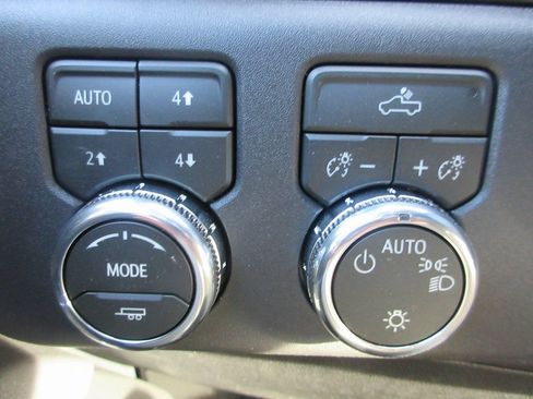 New 2026 GMC Sierra 1500 SLE AWD/4WD image 18