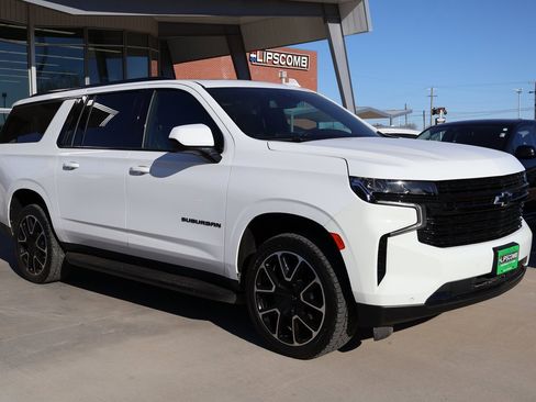 Used 2023 Chevrolet Suburban RST image 4