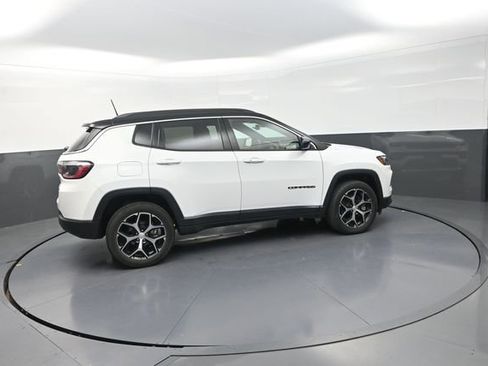 Used 2024 Jeep Compass Limited AWD/4WD image 15