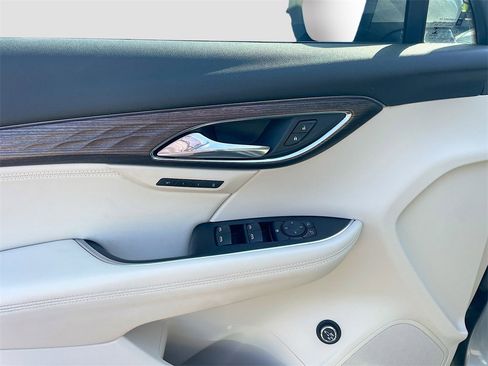 Used 2023 Buick Envision Avenir image 9