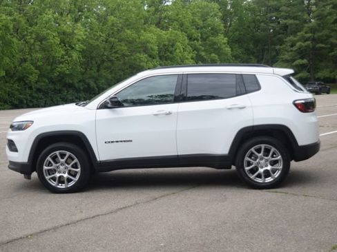 Used 2023 Jeep Compass Latitude AWD/4WD image 22