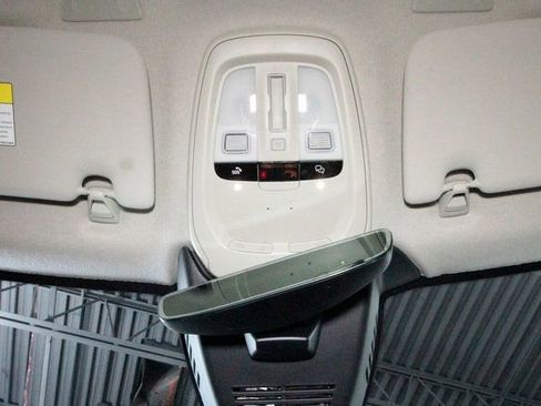 Certified 2025 Volvo XC40 B5 Core image 9