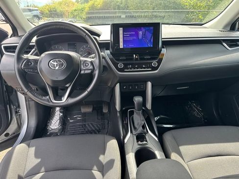 Used 2025 Toyota Corolla Cross LE AWD/4WD image 12