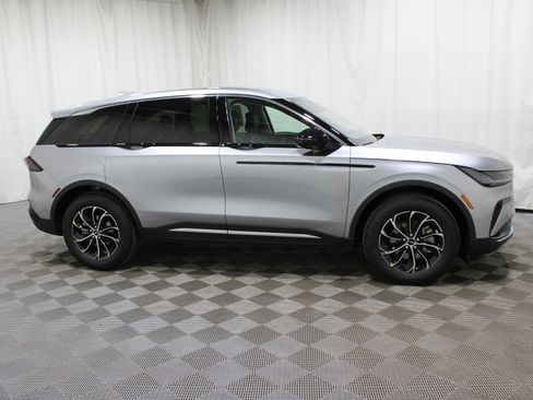 Used 2025 Lincoln Nautilus Premier AWD/4WD image 24