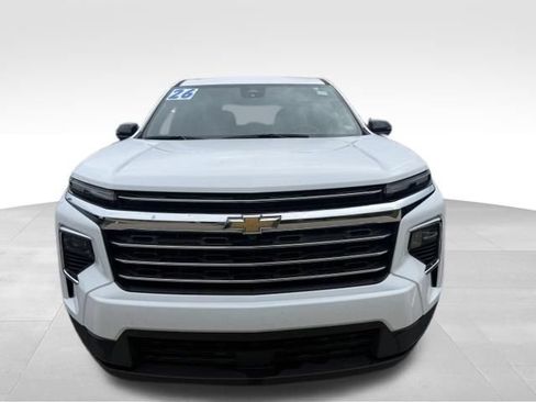 Used 2026 Chevrolet Traverse LT w/ Driver Confidence Package FWD image 2