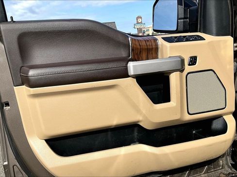 Used 2019 Ford F150 Lariat image 14