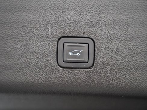 Used 2023 Chevrolet Traverse LT AWD/4WD image 12