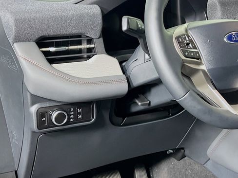 Used 2025 Ford Explorer Active image 13